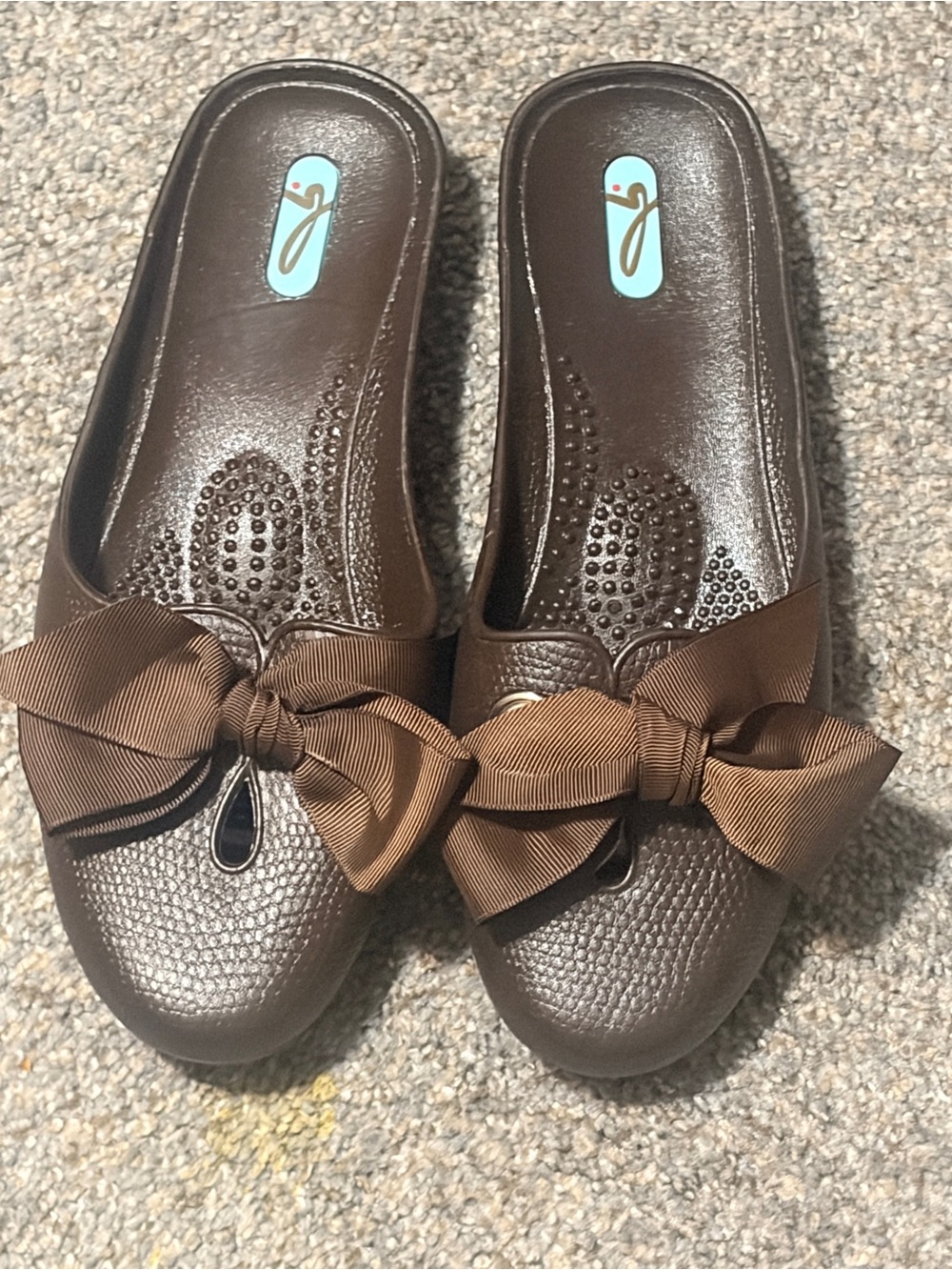 OKABEE 
Slip-On Women’s Brown Bow Mules